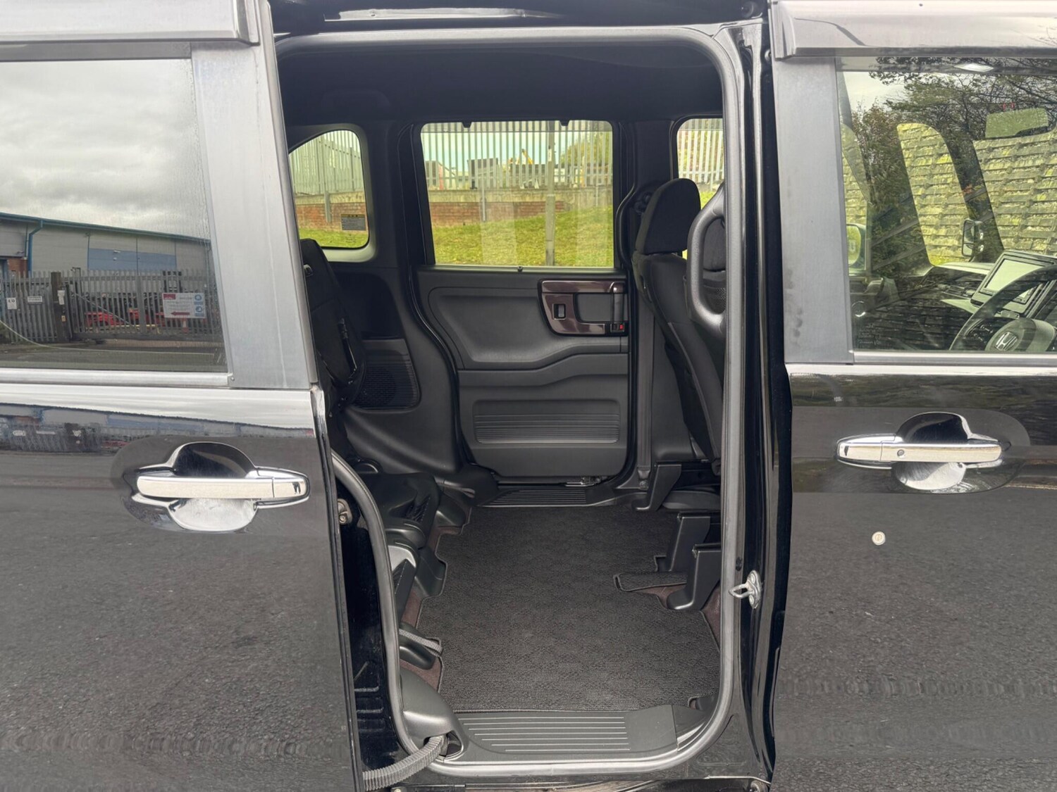 Used Honda N-Box 2025 for sale - 77627154: Photo 31