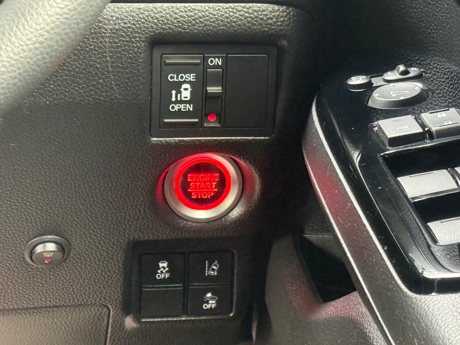 Used Honda N-Box 2025 for sale - 77627154: Photo 46