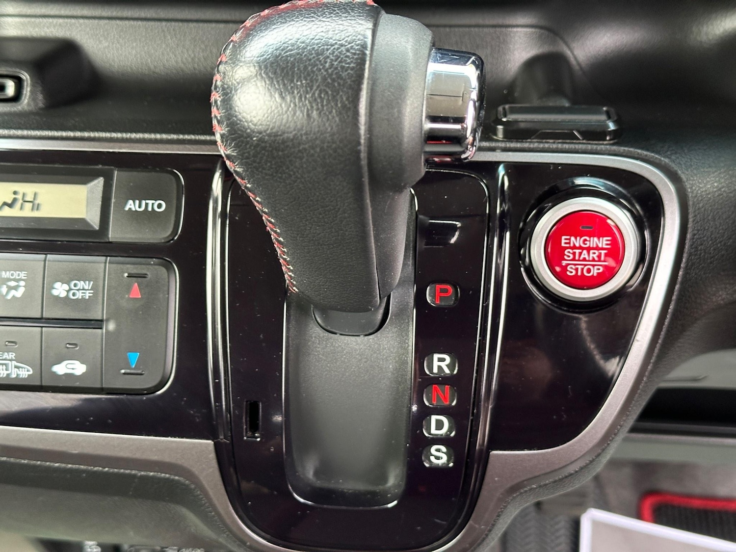 Used Honda N-Box 2024 for sale - 77626228: Photo 26