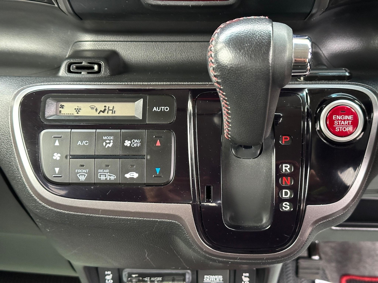 Used Honda N-Box 2024 for sale - 77626228: Photo 28