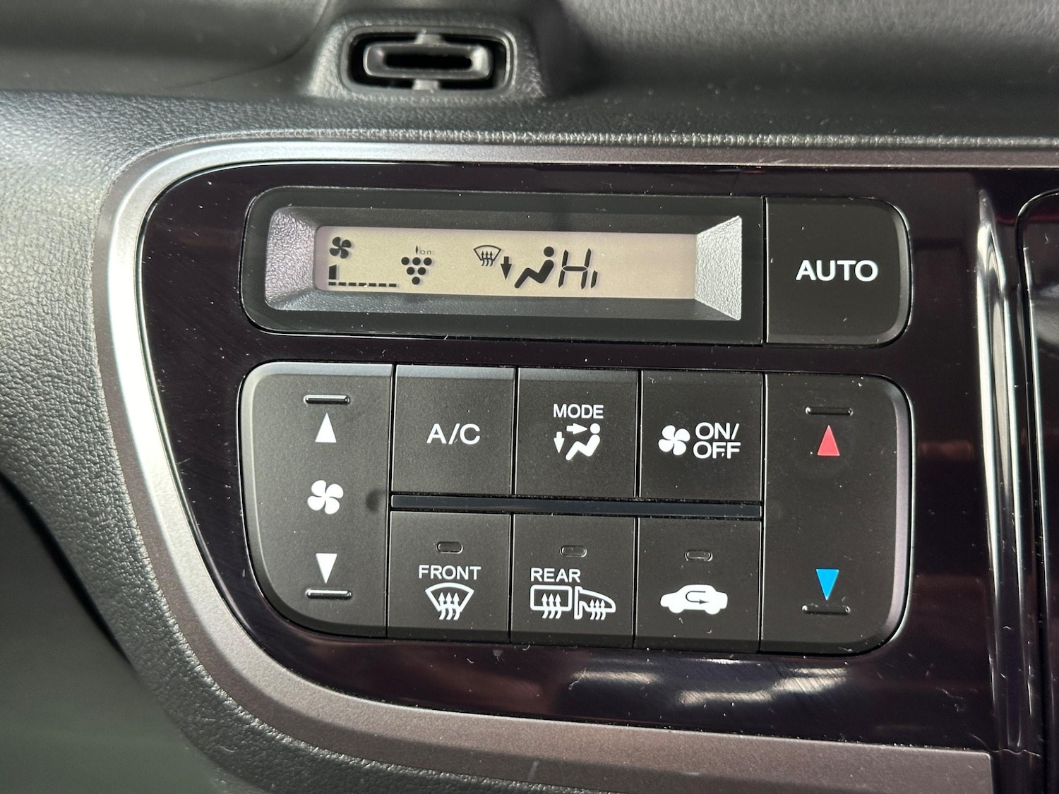 Used Honda N-Box 2024 for sale - 77626228: Photo 30
