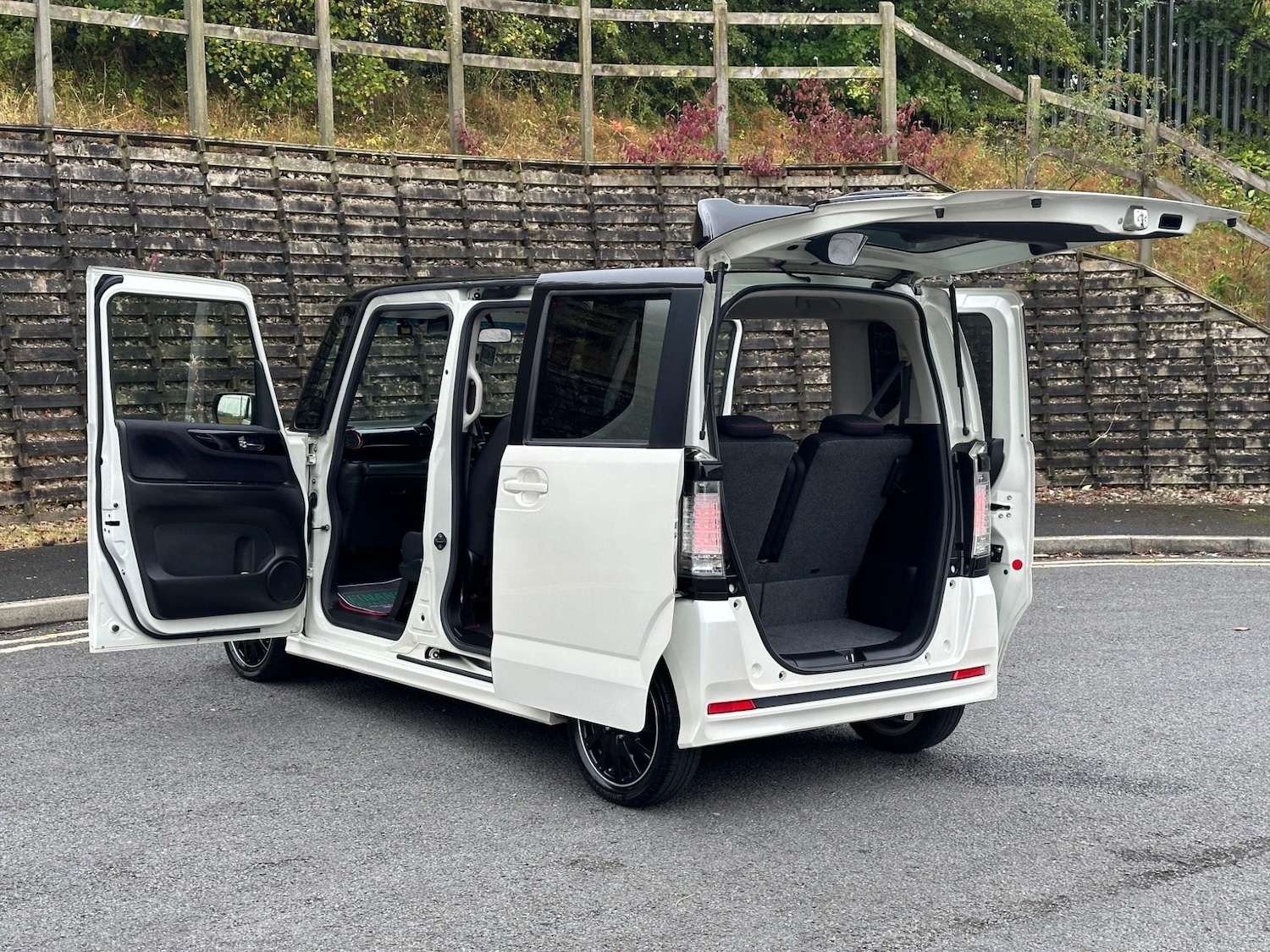 Used Honda N-Box 2024 for sale - 77626228: Photo 86