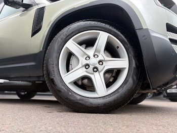 Used Land Rover Defender 2023 for sale - 78414501: Photo