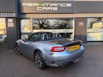 Used Abarth 124 Spider 2018 for sale - 76923819: Photo