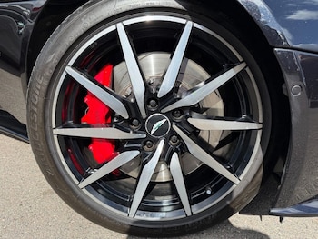 Used Aston Martin DB11 2017 for sale - 75937699: Photo