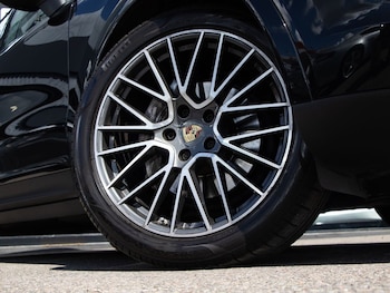 Used Porsche Cayenne 2023 for sale - 79599267: Photo