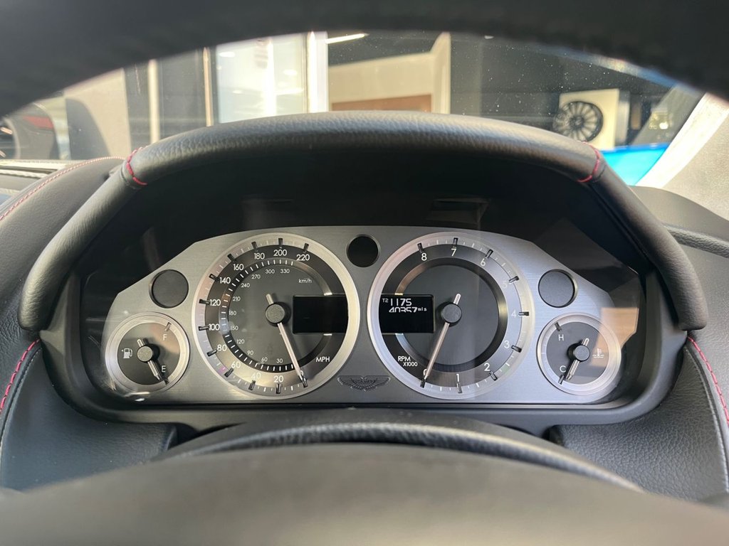 Used Aston Martin Vantage 2017 for sale - 76185602: Photo 41