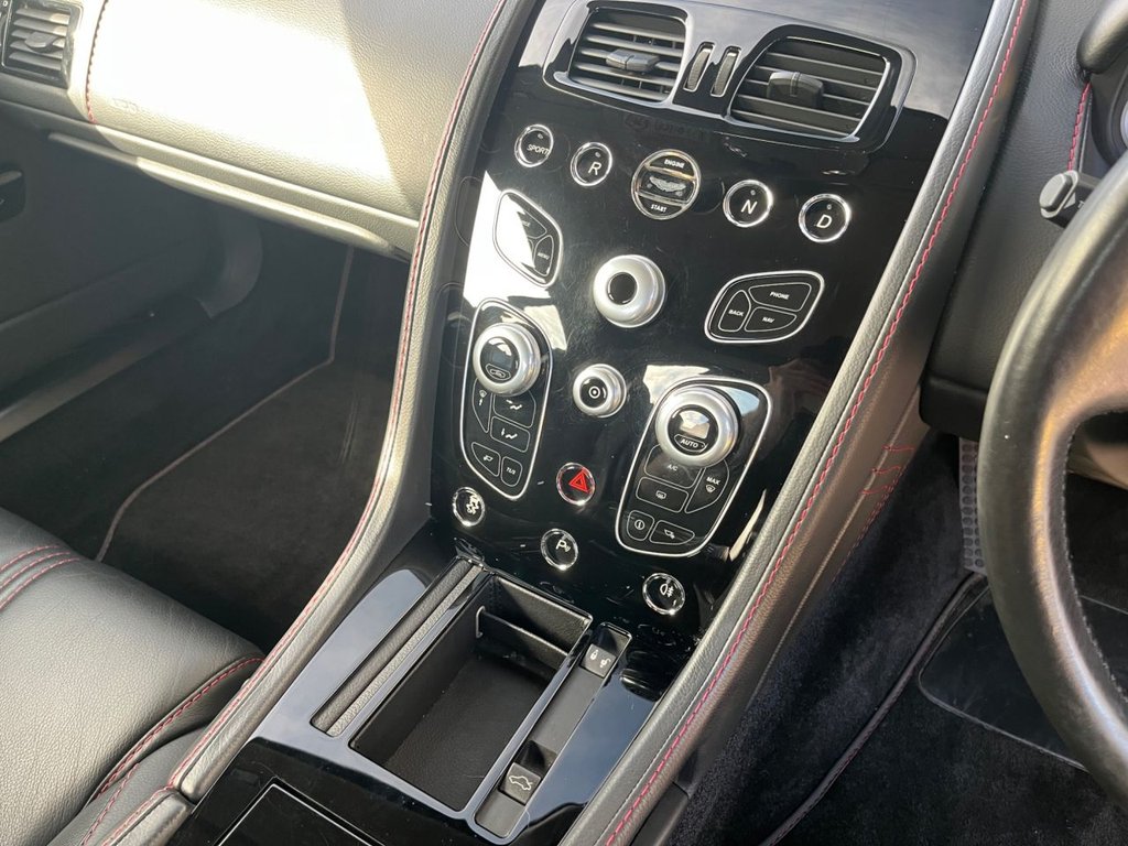 Used Aston Martin Vantage 2017 for sale - 76185602: Photo 43