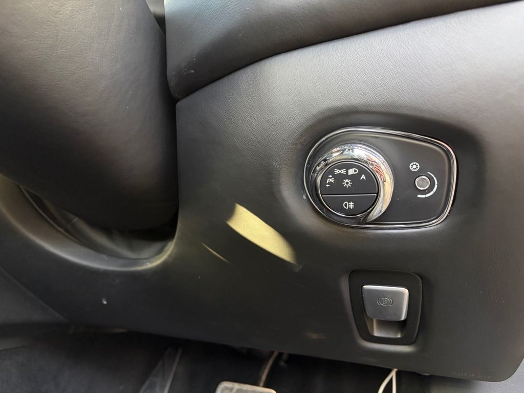 Used Aston Martin DB11 2020 for sale - 76962346: Photo 43