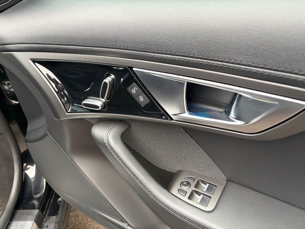 Used Jaguar F-Type 2016 for sale - 76496653: Photo 37