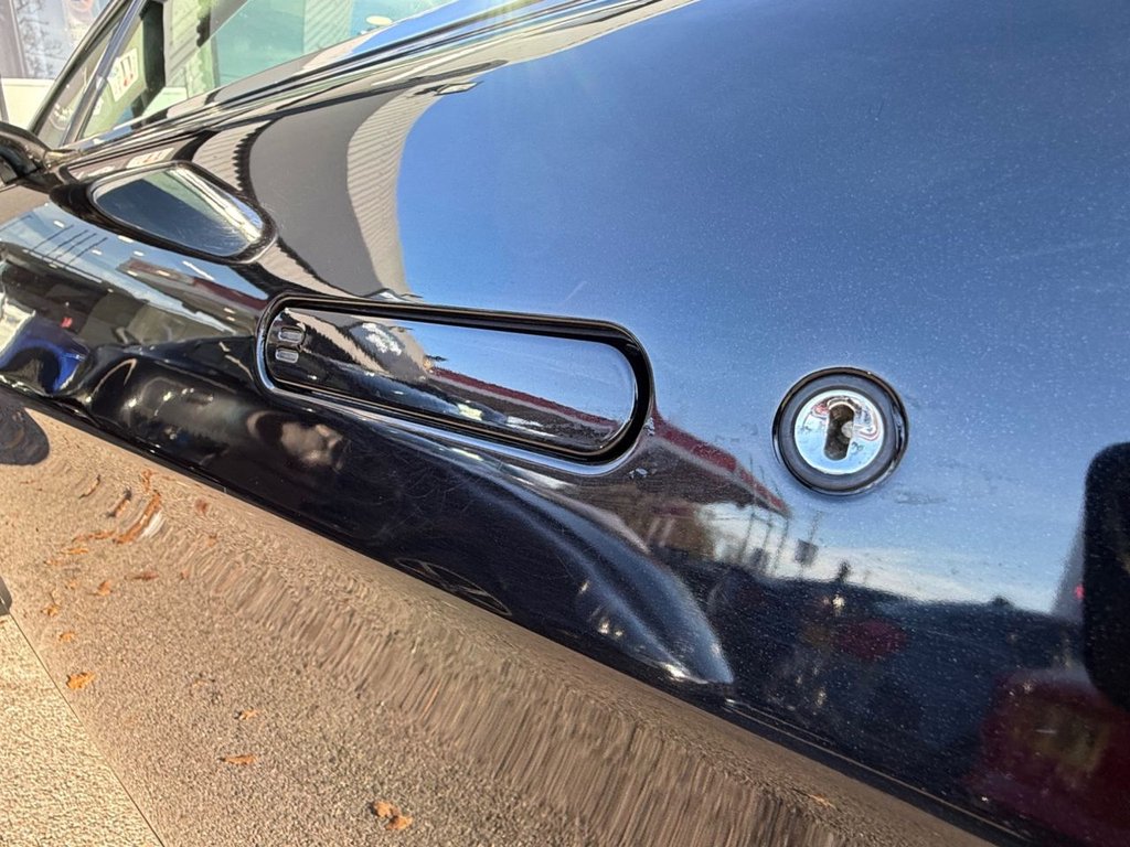 Used Aston Martin Vantage 2006 for sale - 76654998: Photo 16