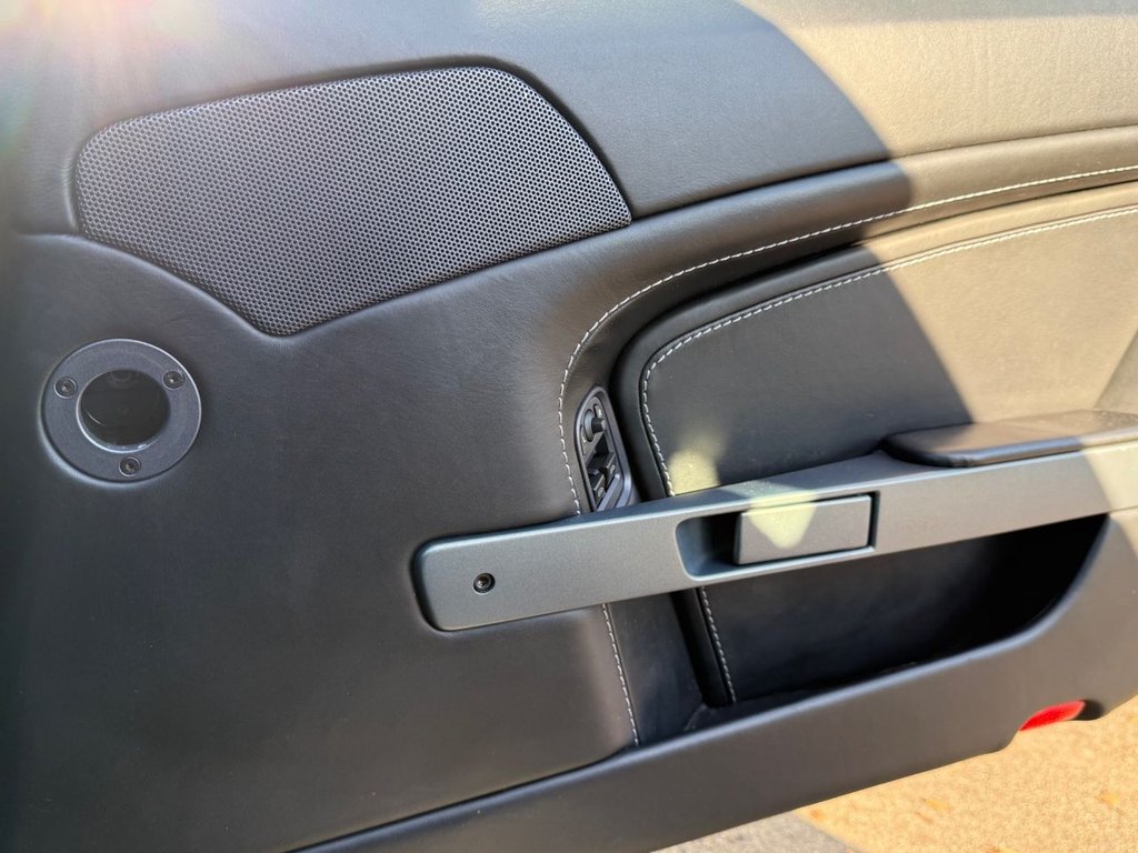 Used Aston Martin Vantage 2006 for sale - 76654998: Photo 45