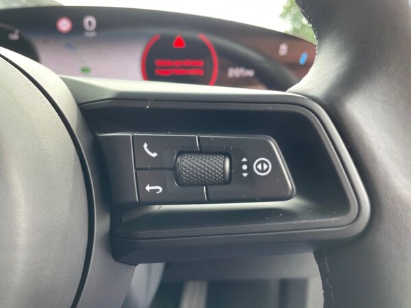 Used Porsche Taycan 2023 for sale - 75384215: Photo 25