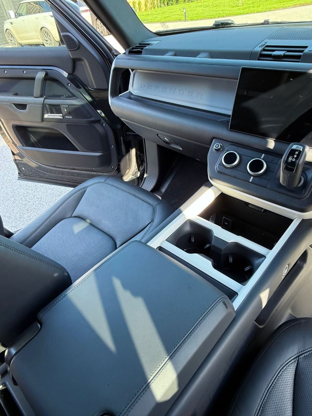 Used Land Rover Defender 2024 for sale - 76356943: Photo 18