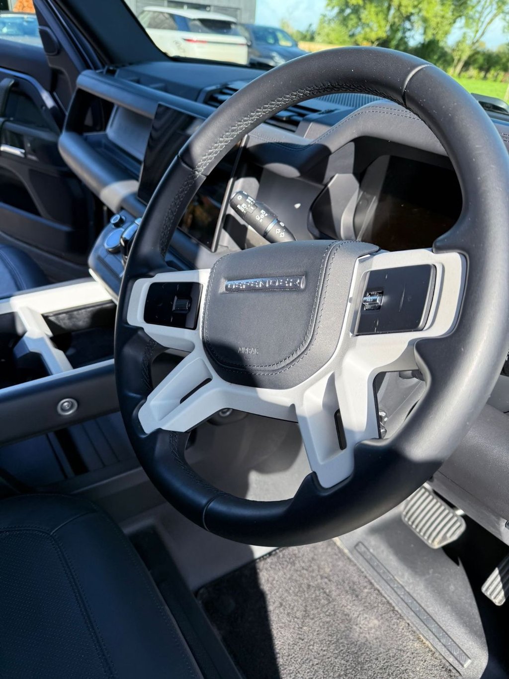 Used Land Rover Defender 2024 for sale - 76356943: Photo 4