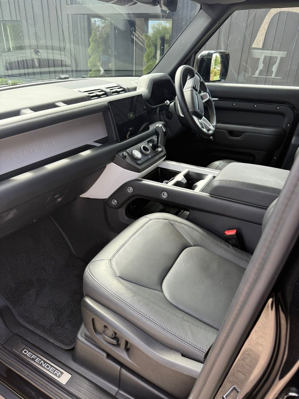 Used Land Rover Defender 2024 for sale - 76356943: Photo 5