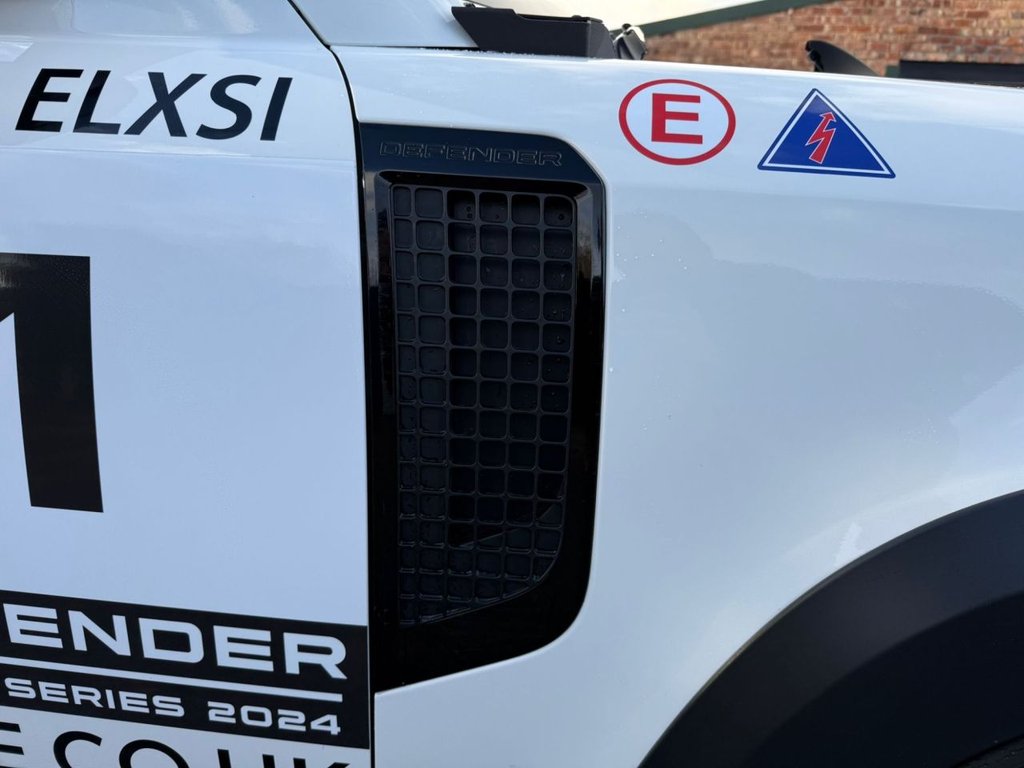 Used Land Rover Defender 2021 for sale - 76570254: Photo 15