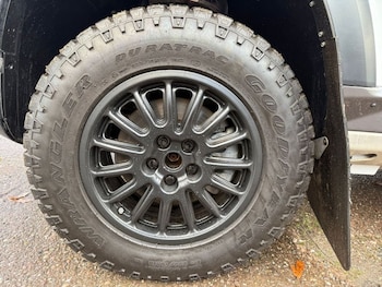 Used Land Rover Defender 2021 for sale - 76570254: Photo