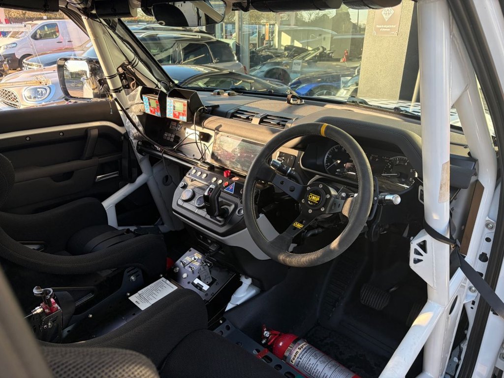 Used Land Rover Defender 2021 for sale - 76570254: Photo 4