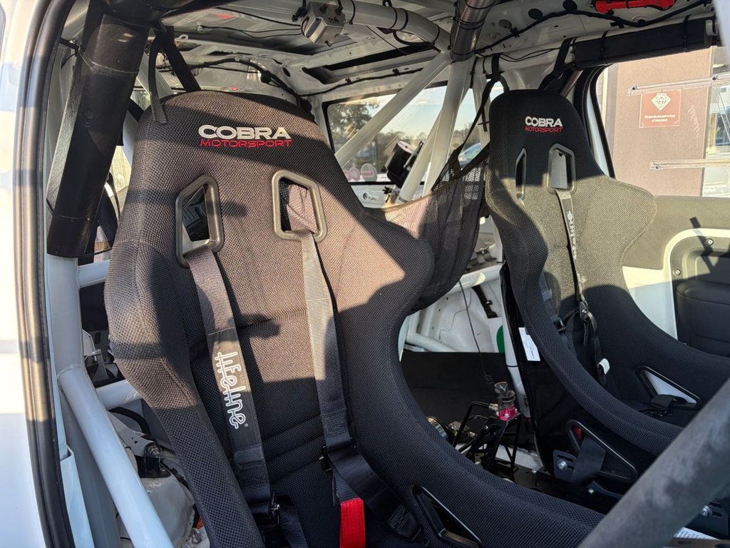 Used Land Rover Defender 2021 for sale - 76570254: Photo 5