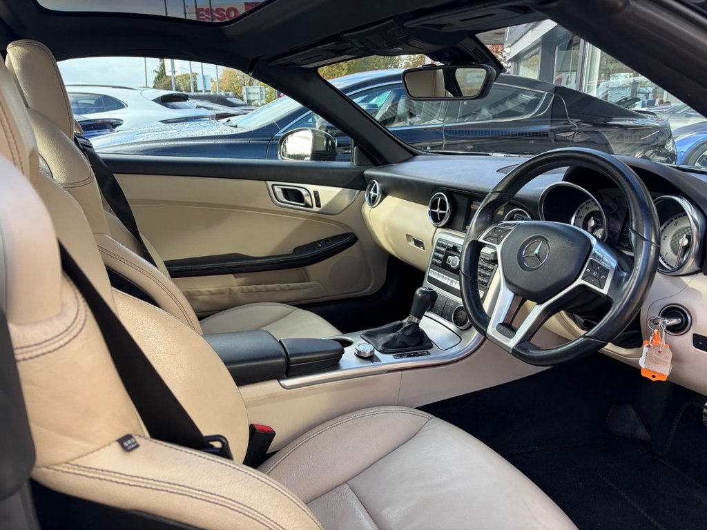 Used Mercedes-Benz SLK 2012 for sale - 76367367: Photo 4