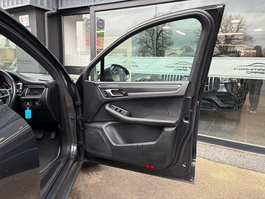 Used Porsche Macan 2018 for sale - 77534773: Photo 41