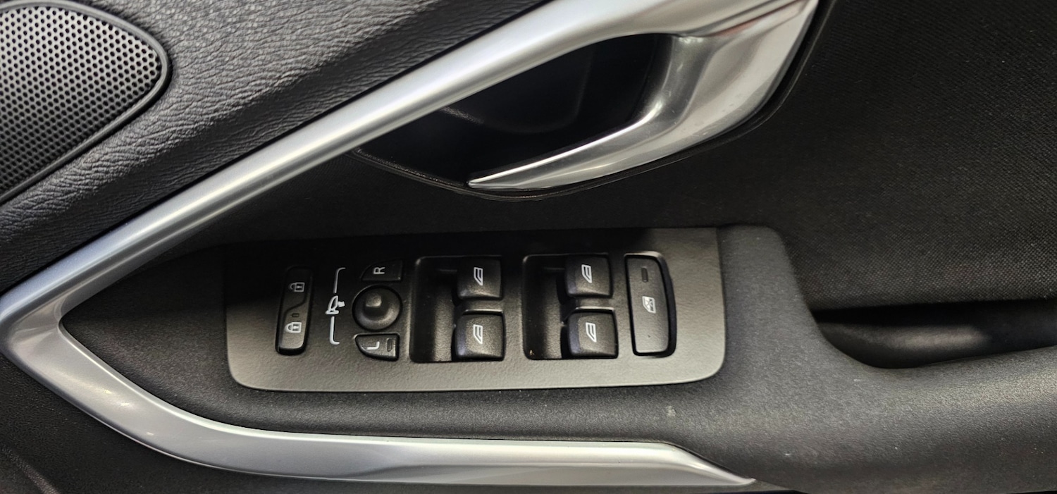 Used Volvo V40 2014 for sale - 76602770: Photo 16