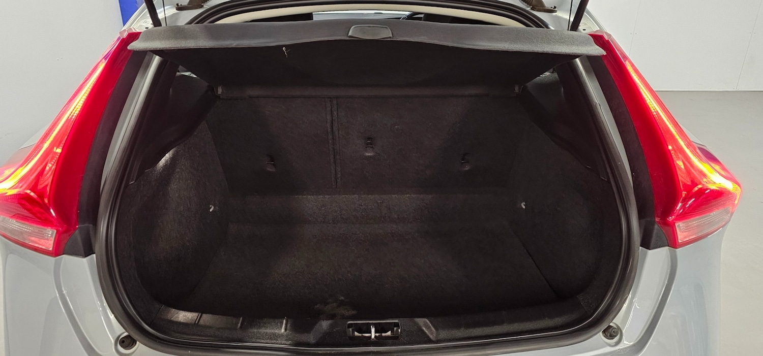 Used Volvo V40 2014 for sale - 76602770: Photo 19