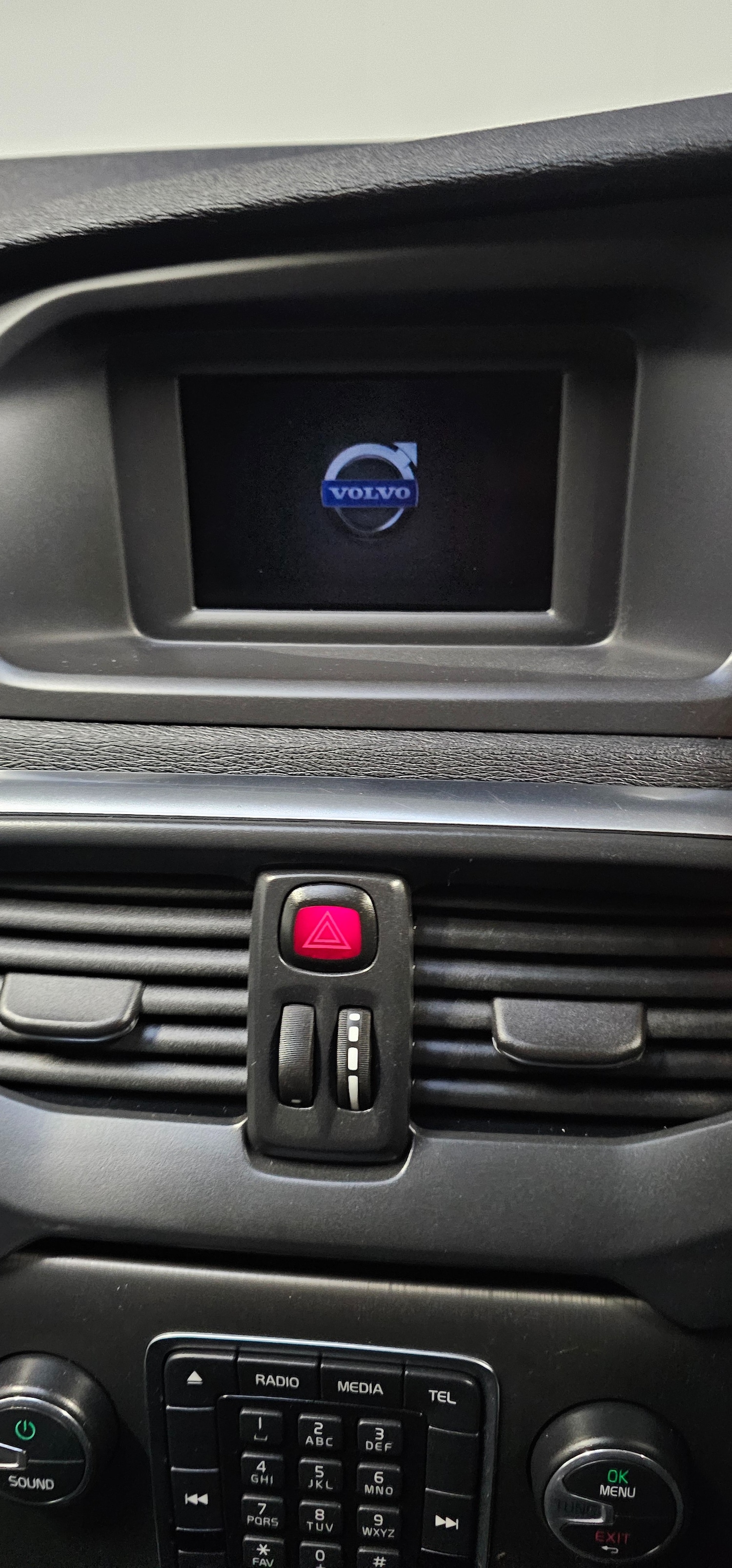 Used Volvo V40 2014 for sale - 76602770: Photo 20