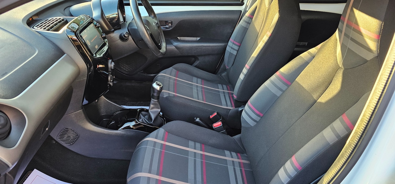 Used Peugeot 108 2015 for sale - 76565619: Photo 14