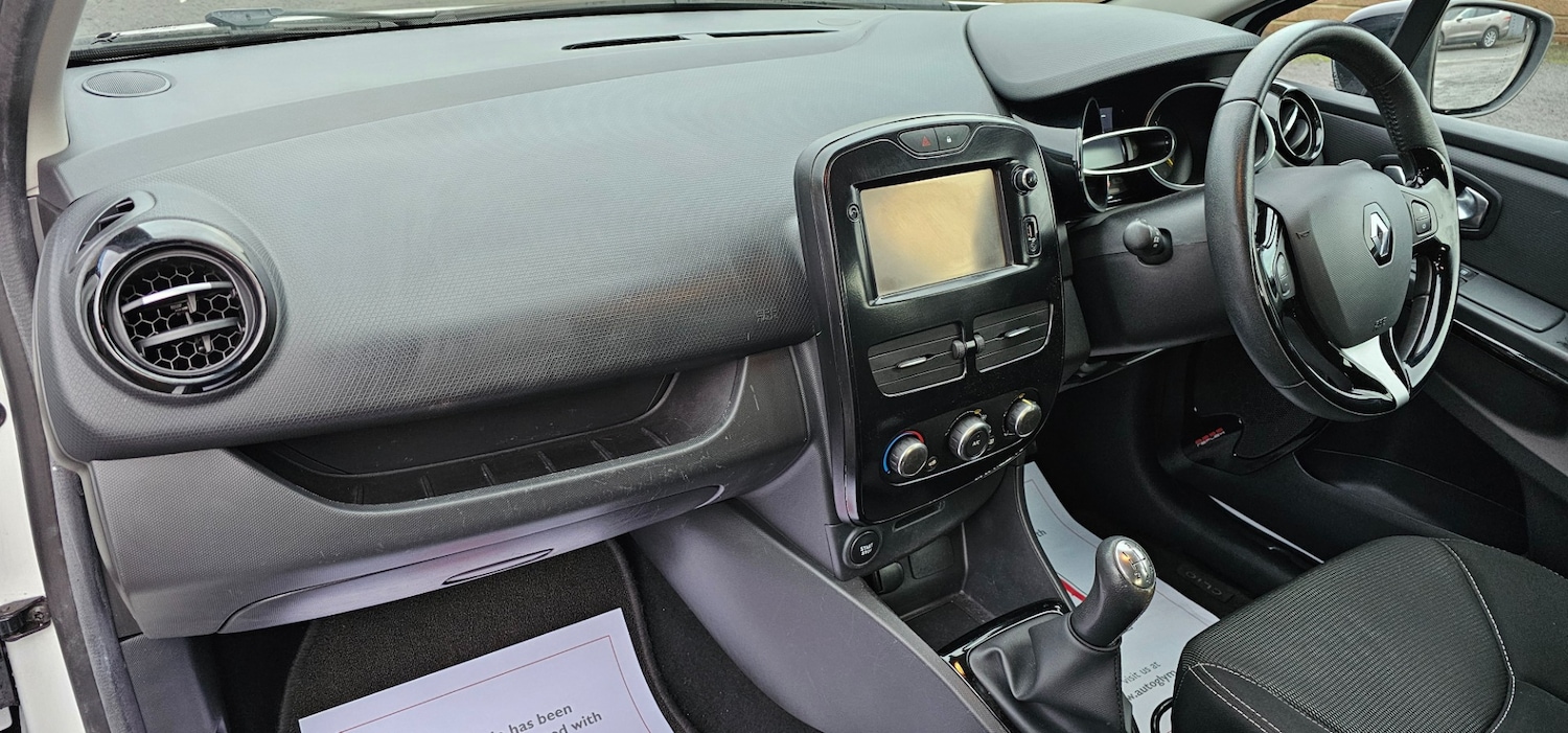 Used Renault Clio 2015 for sale - 77515314: Photo 14