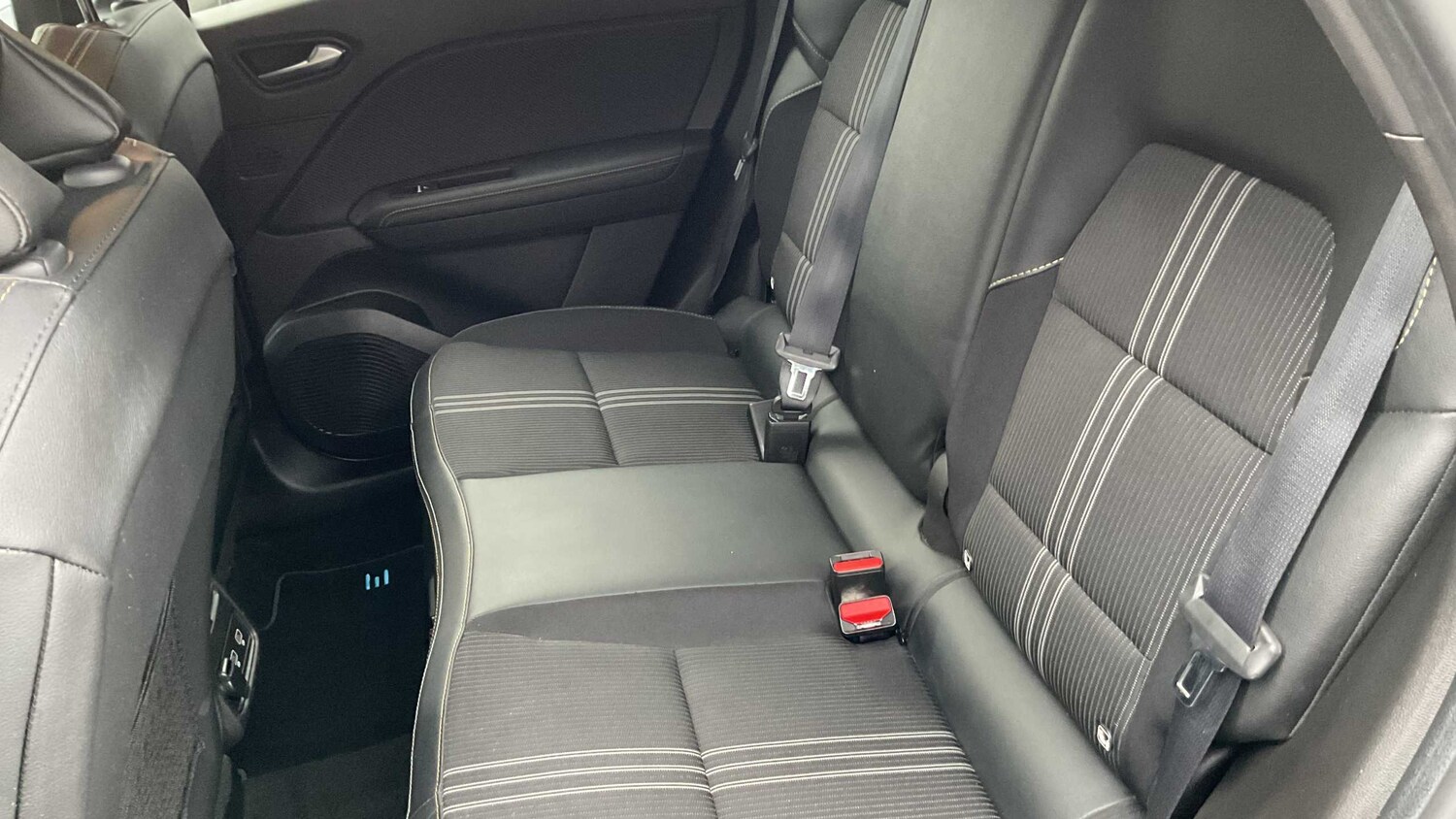 Used Renault Captur 2023 for sale - 76732369: Photo 17