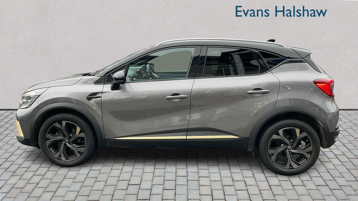 Used Renault Captur for sale - 76732369: Photo 4