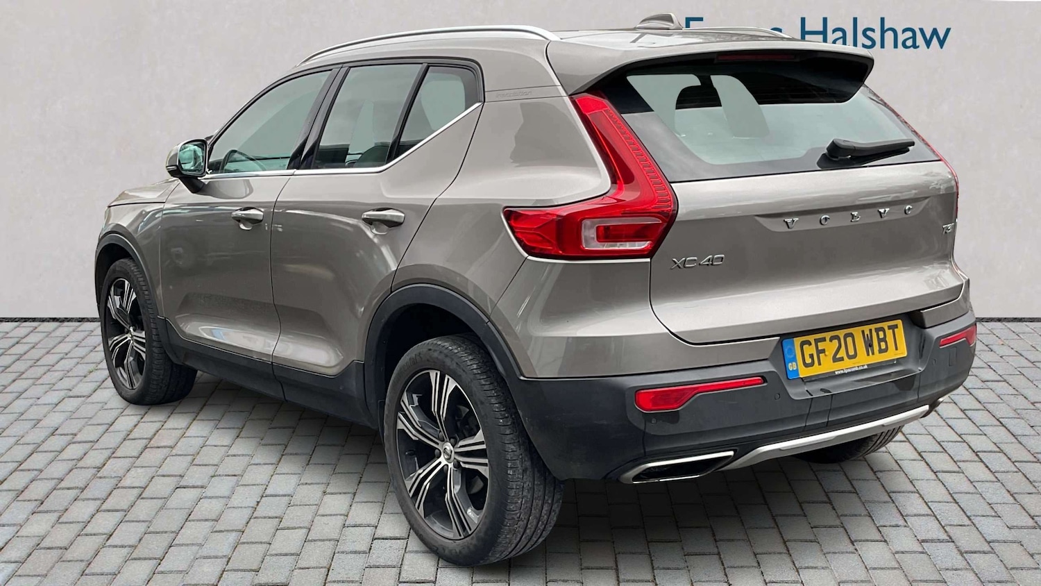 Used Volvo XC40 for sale - 78104472: Photo 2