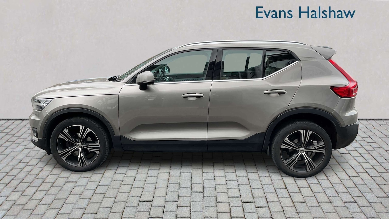Used Volvo XC40 for sale - 78104472: Photo 3