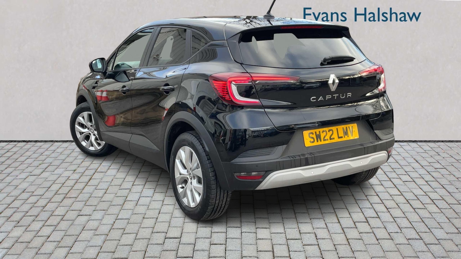 Used Renault Captur 2022 for sale - 77857521: Photo 2