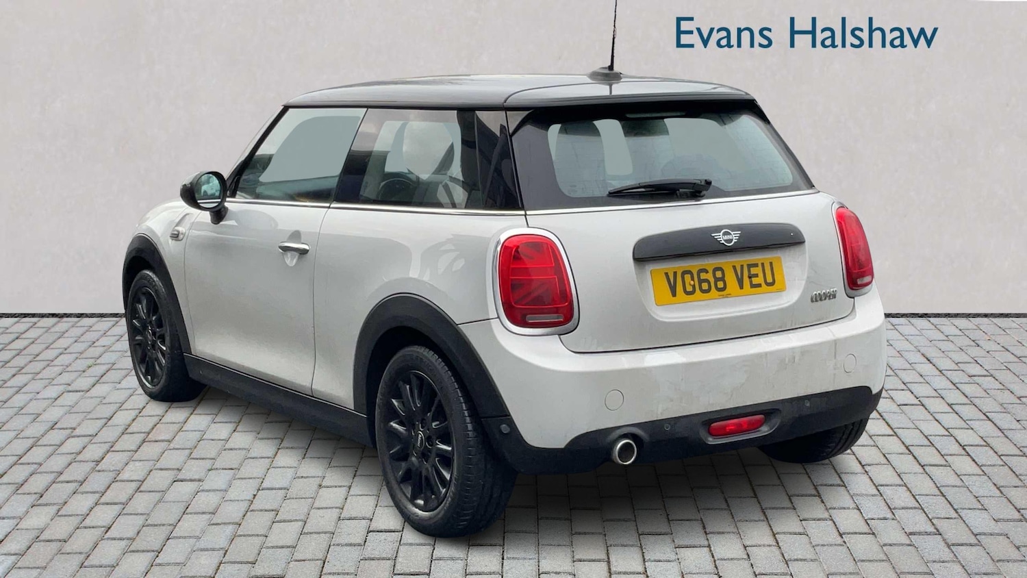 Used MINI Hatch 2018 for sale - 77134833: Photo 2