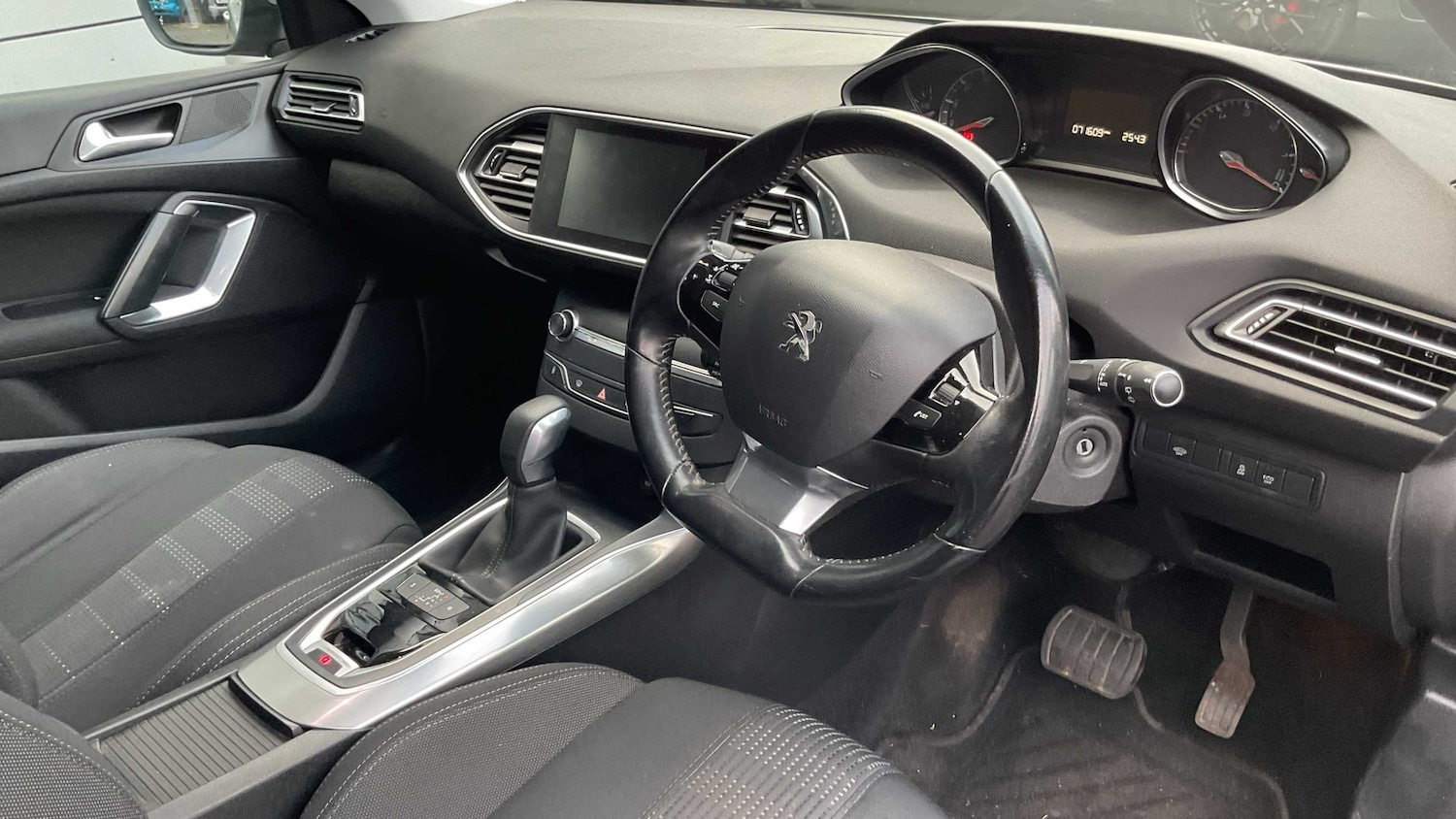 Used Peugeot 308 2016 for sale - 77032192: Photo 7