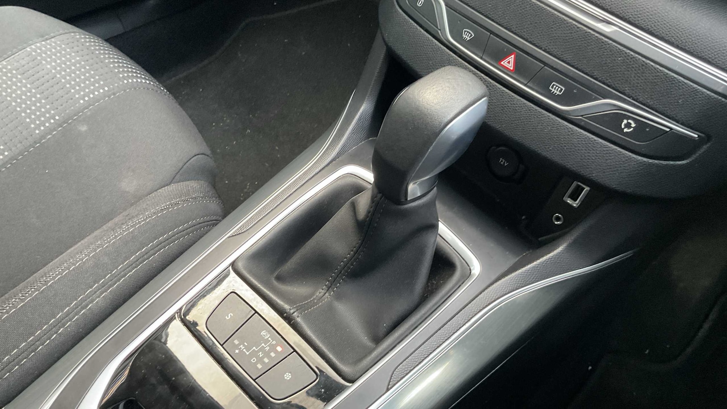 Used Peugeot 308 2016 for sale - 77032192: Photo 9