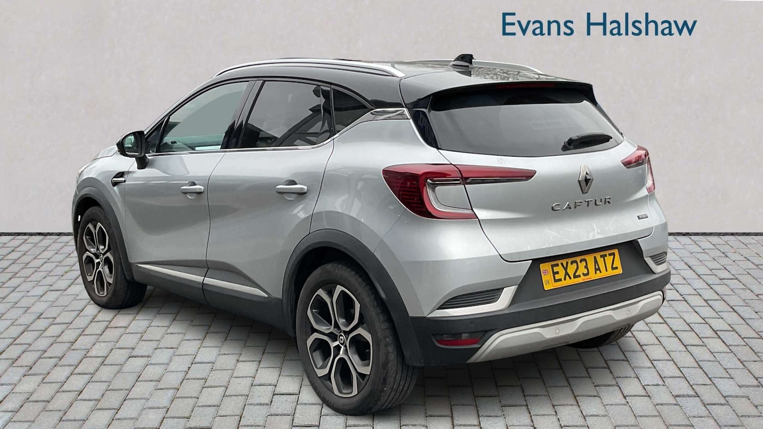 Used Renault Captur 2023 for sale - 78118785: Photo 2