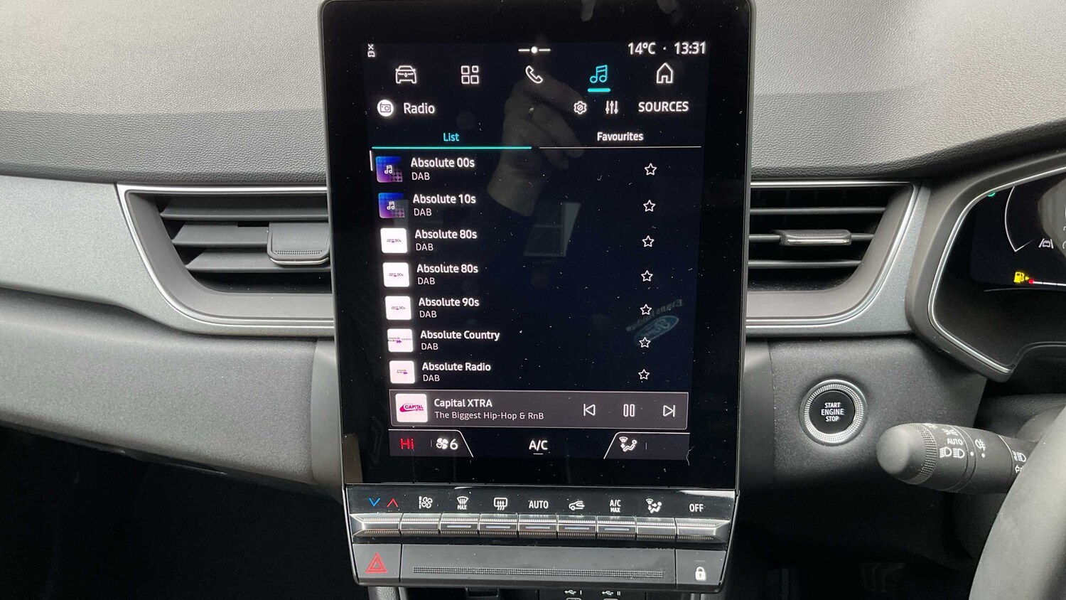 Used Renault Captur 2024 for sale - 76401264: Photo 18