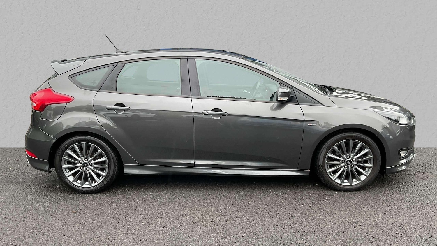 Used Ford Focus 2018 for sale - 76016055: Photo 3