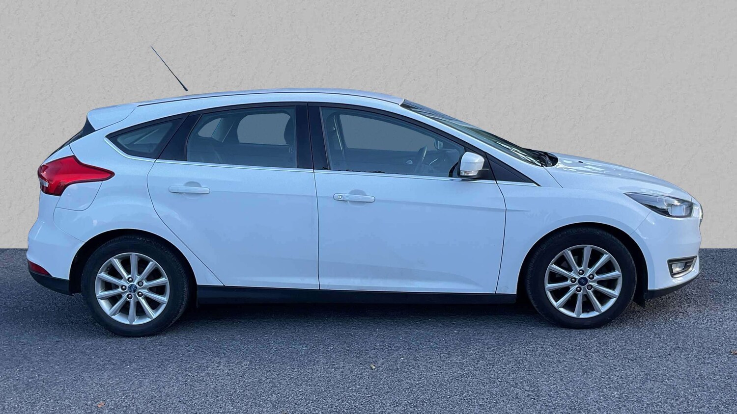 Used Ford Focus 2017 for sale - 76045233: Photo 3