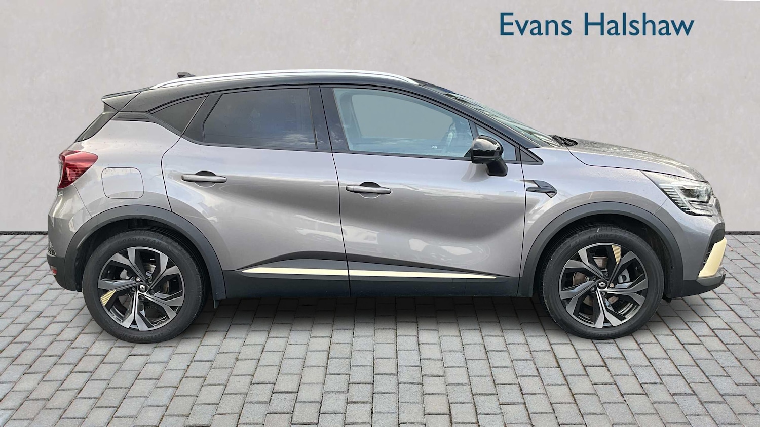 Used Renault Captur 2023 for sale - 76401430: Photo 3
