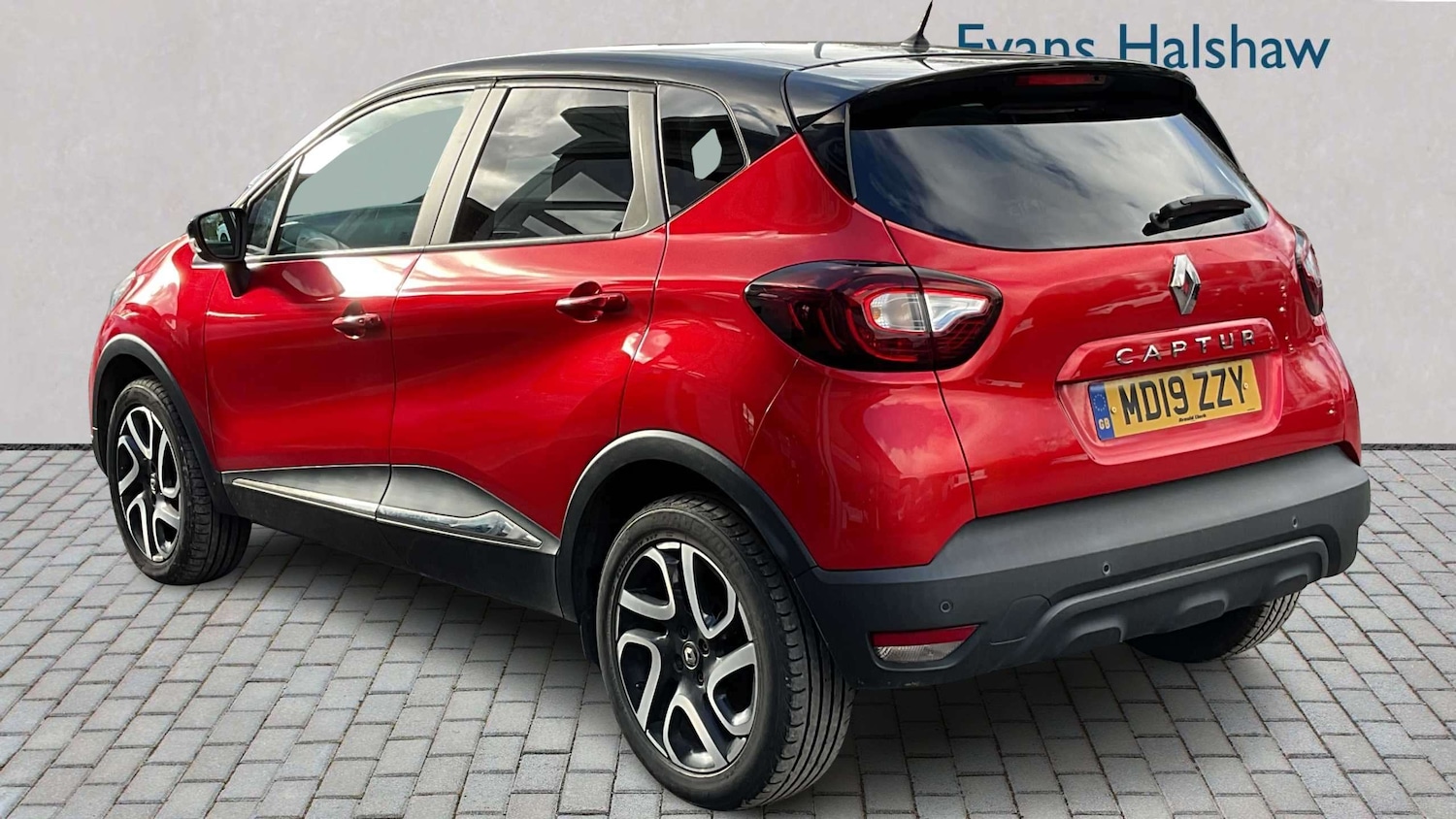 Used Renault Captur 2019 for sale - 77885994: Photo 2