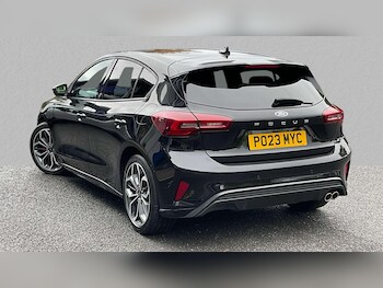 Used Ford Focus 2023 for sale - 76087872: Photo 2