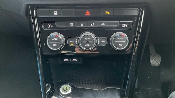 Used Volkswagen T-Roc 2021 for sale - 76242402: Photo 9