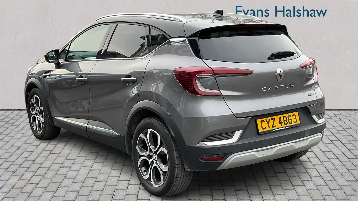 Used Renault Captur 2023 for sale - 78024443: Photo 2