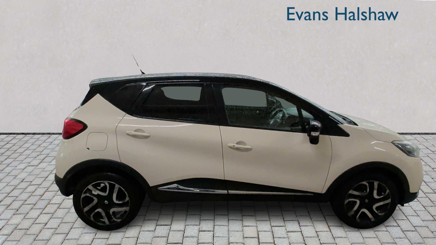 Used Renault Captur 2016 for sale - 76390721: Photo 2