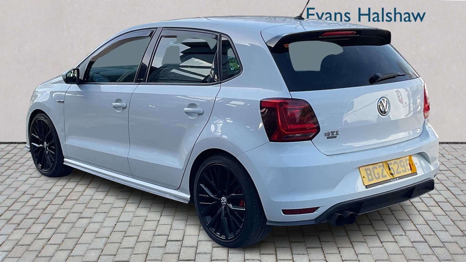 Used Volkswagen Polo 2016 for sale - 77972931: Photo 2